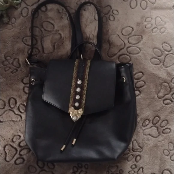 Aldo | Bags | Aldo Aradoven Lock Heart Pearl Bow Blk Faux Leather Backpack Gold Color Hardware | Poshmark Aldo | Bags | Aldo Aradoven Lock Heart Pearl Bow Blk Faux Leather Backpack Gold Color Hardware | Poshmark